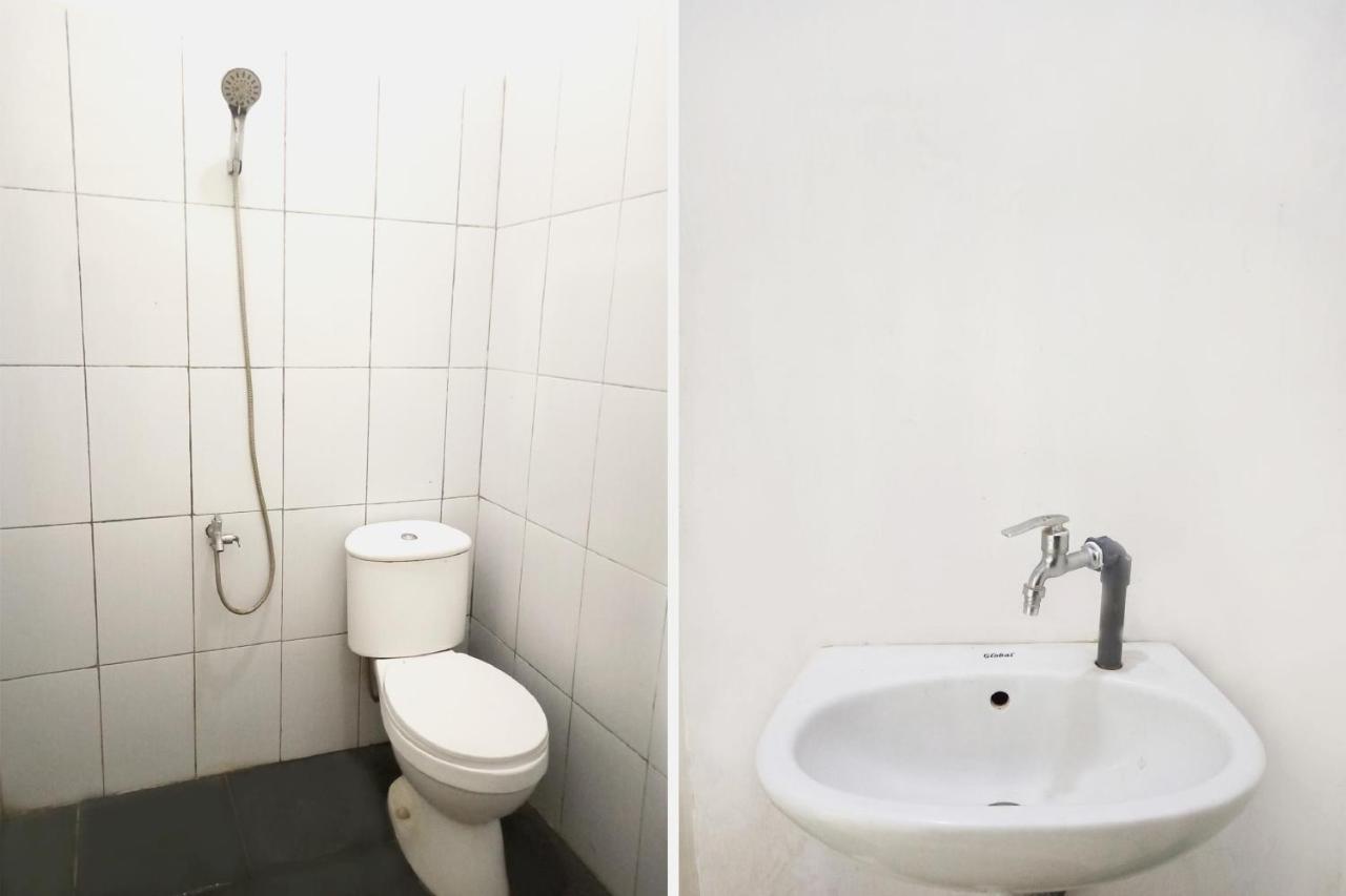 Oyo 3012 Coupis Guesthouse Syariah Pare Екстериор снимка